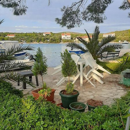 Holiday Home Artina 2 โลวิสเต ภายนอก รูปภาพ