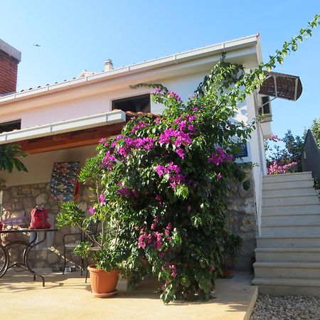 Holiday Home Artina 2 โลวิสเต ภายนอก รูปภาพ