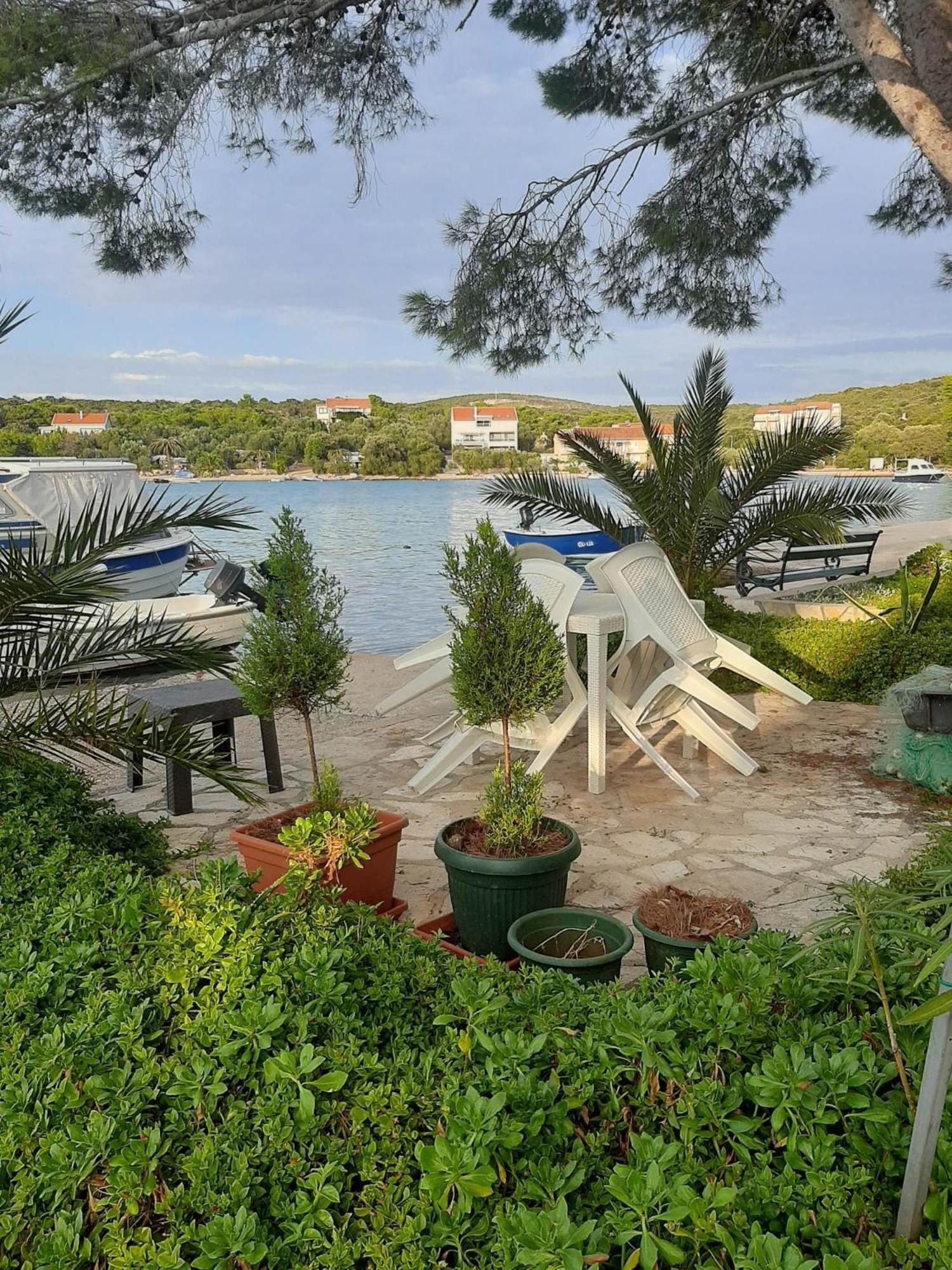 Holiday Home Artina 2 โลวิสเต ภายนอก รูปภาพ