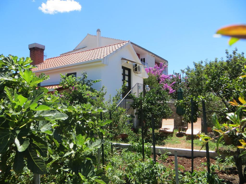 Holiday Home Artina 2 โลวิสเต ภายนอก รูปภาพ